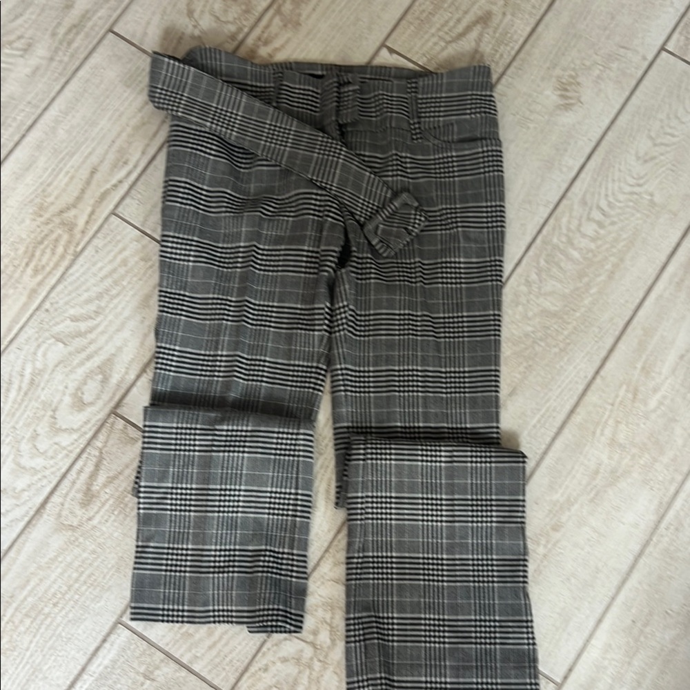 Guess Women’s Gray Plaid Pants